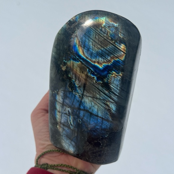 XL Labradorite Freeform from Madagascar 1069 grams - Picture 3 of 6